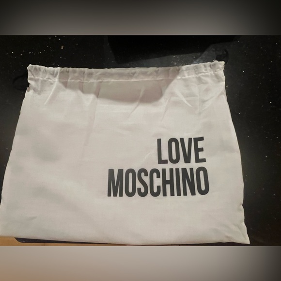 NWT Love Moschino Borsa Napa PU Shoulder Bag in Black with Gold Hardware - Picture 5 of 14